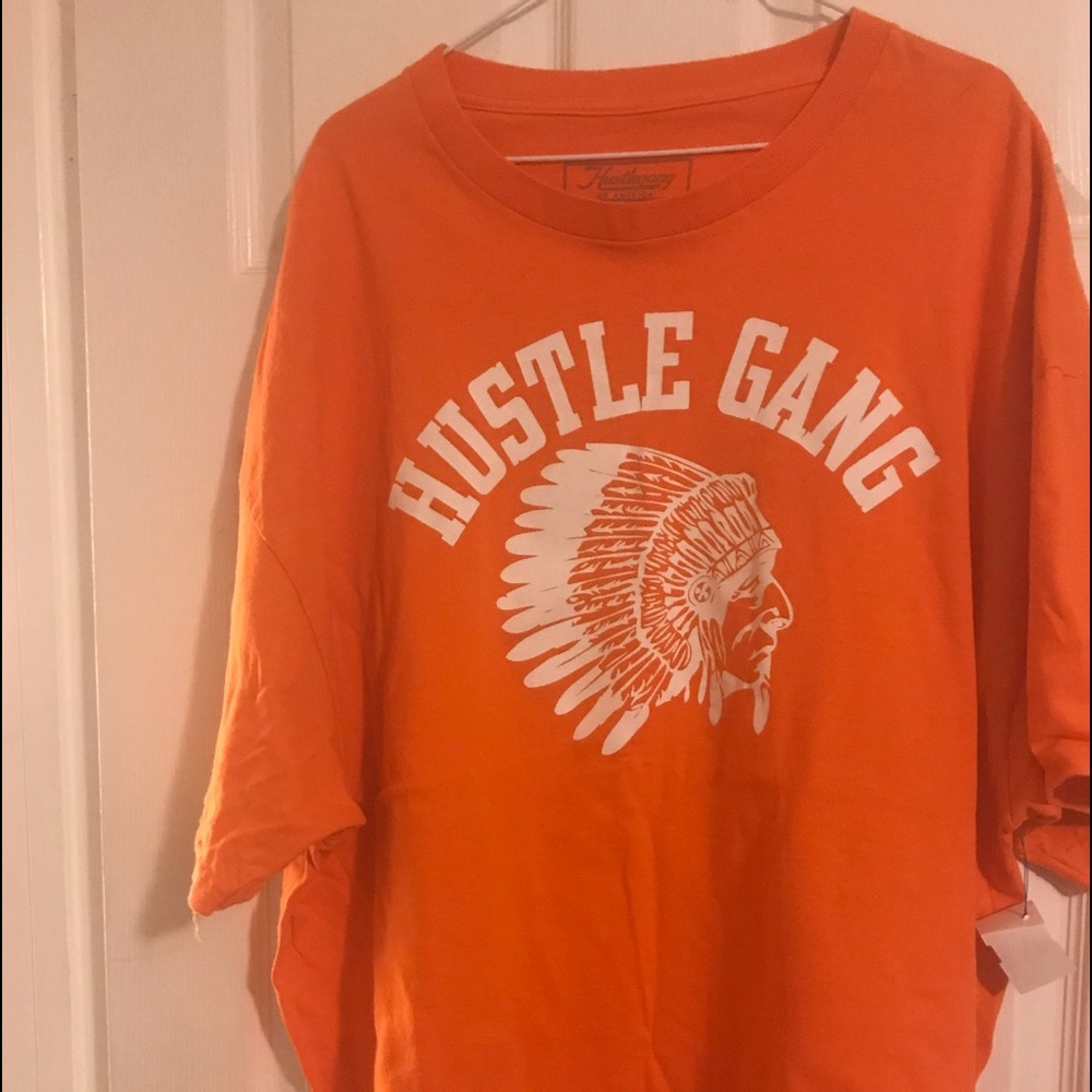 HUSTLE GANG TEE